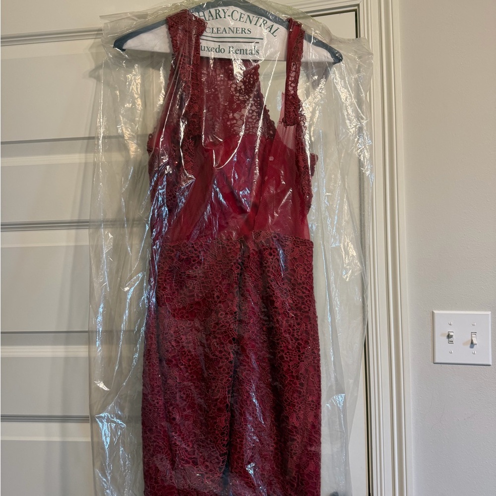 Elegant Lace Overlay Burgundy Women's Dress - Picture 1 of 6